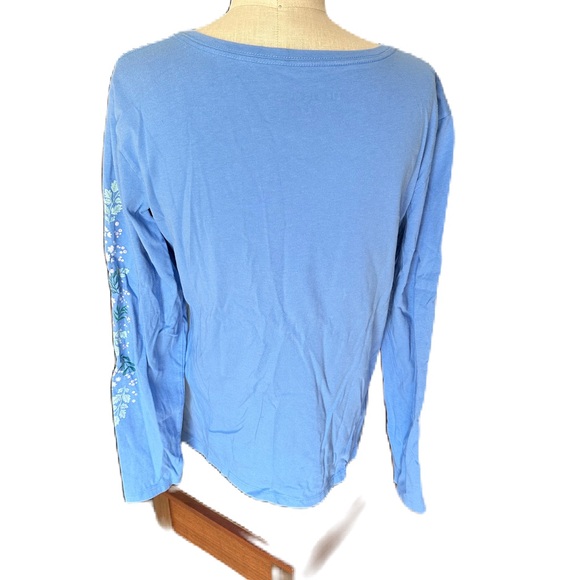 Life Is Good Crusher Women’s Ling Sleeve Blue top With Floral Design. Medium - Picture 2 of 8